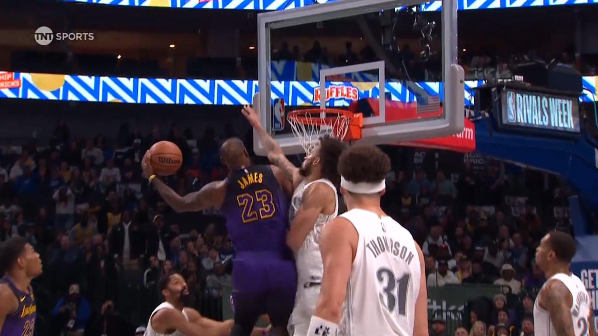 LeBron James Lakers windmill 8 janvier 2025